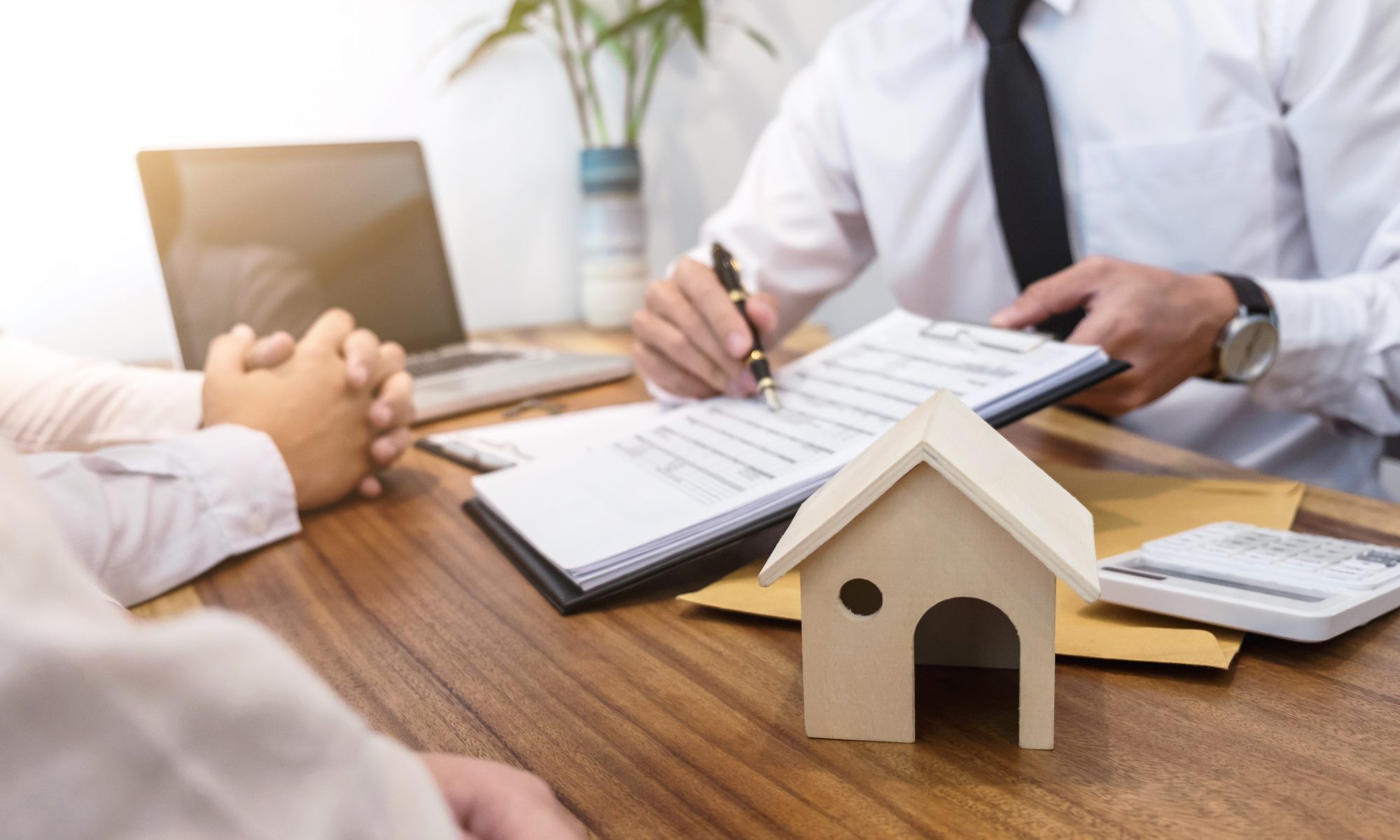 Quel salaire faudrait-il gagner pour pouvoir emprunter 300 000 pour acter un appartement