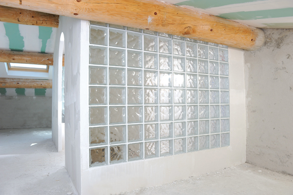 Comment mettre des briques de verre dans un mur ?