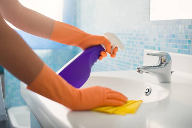 Comment entretenir les sanitaires en Suisse ?