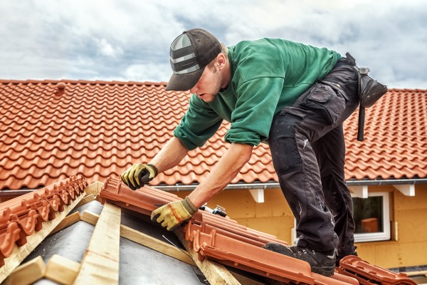 FAUT-IL DEMANDER UNE AUTORISATION POUR REFAIRE SA TOITURE ?