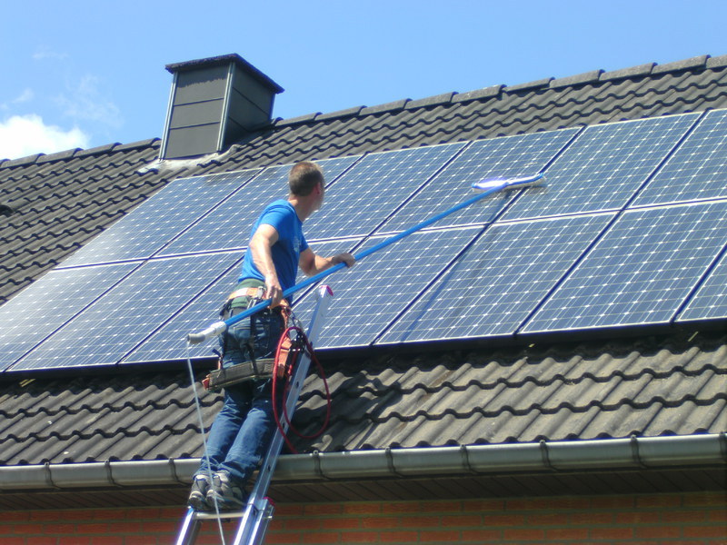 Quelles sont les actions indispensables à l’entretien de panneaux solaires photovoltaïques ?