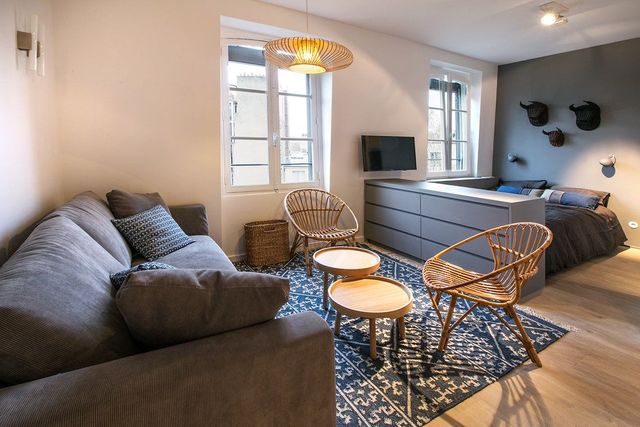 3 façons de créer un espace nuit dans un salon ?